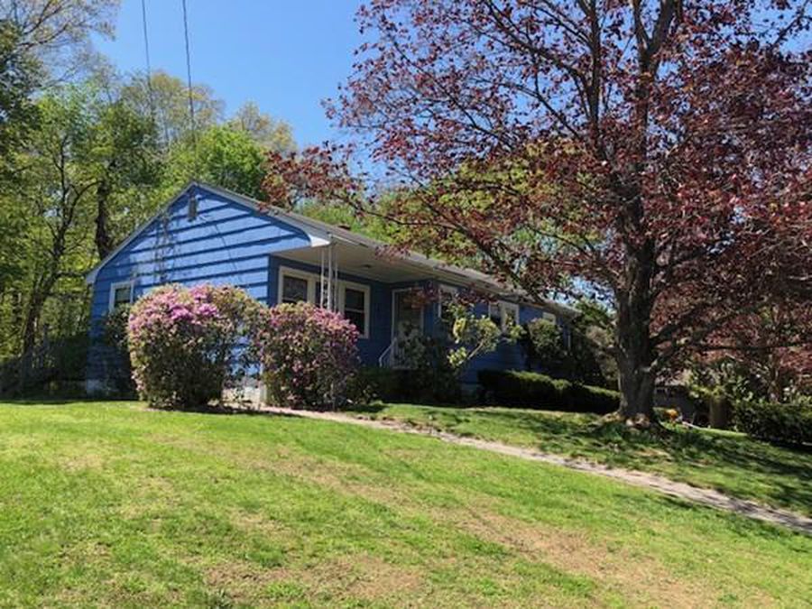 Blueberry Hill Rd Open concept ranch located in a wonderful established