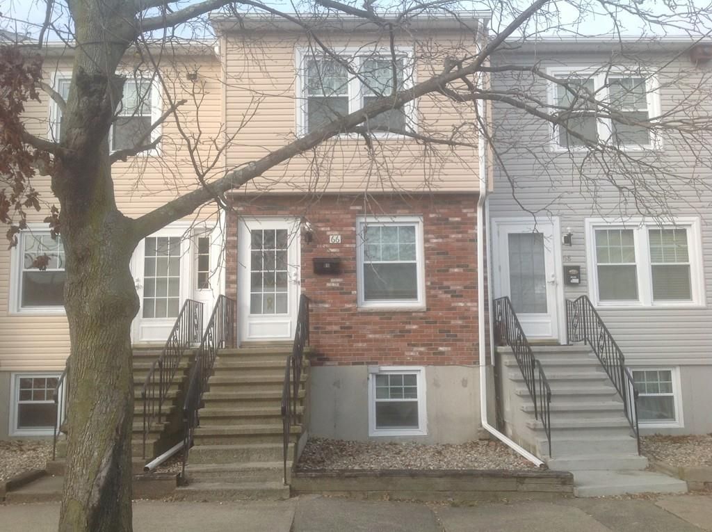 Spencer Ave Spacious 2/3 Bedrooms, 2 1/2 Baths townhouse offers over