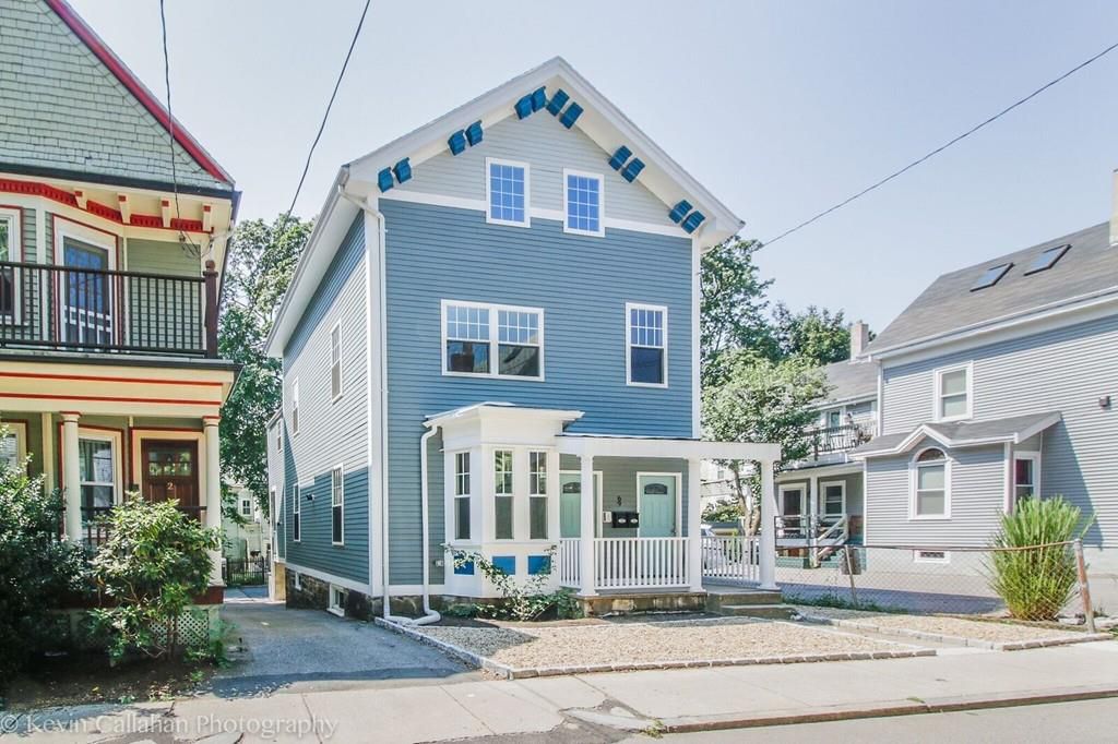 Boylston St U 2 Top Location. This is a fabulous renovated condo