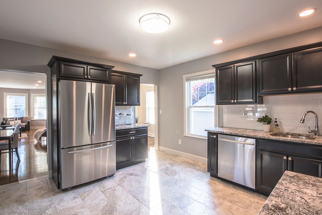 Winthrop St This 1428 square foot single family home has 3 bedrooms and