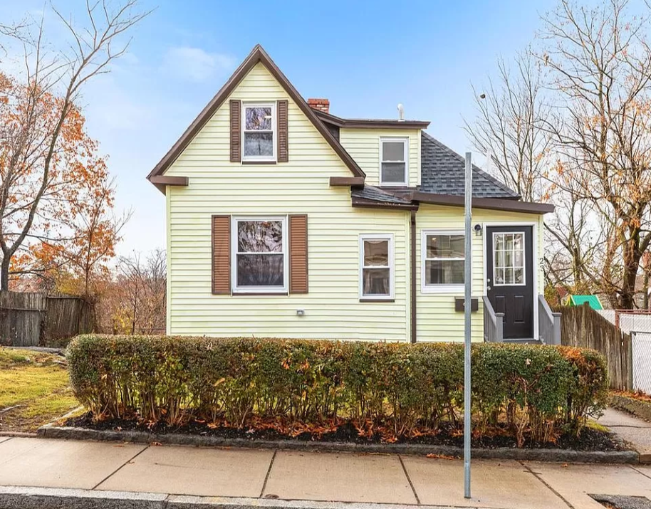 Mountain Ave Bright and Beautiful describe this home. Move in ready