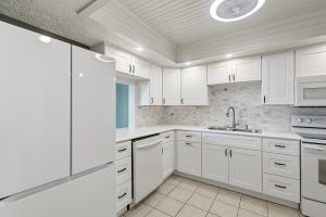 1304 Miramar St #202 kitchen