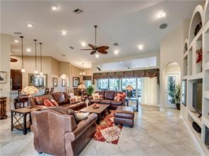 1935 SE32nd Ter living room