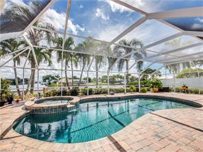 1935 SE 32nd Ter pool