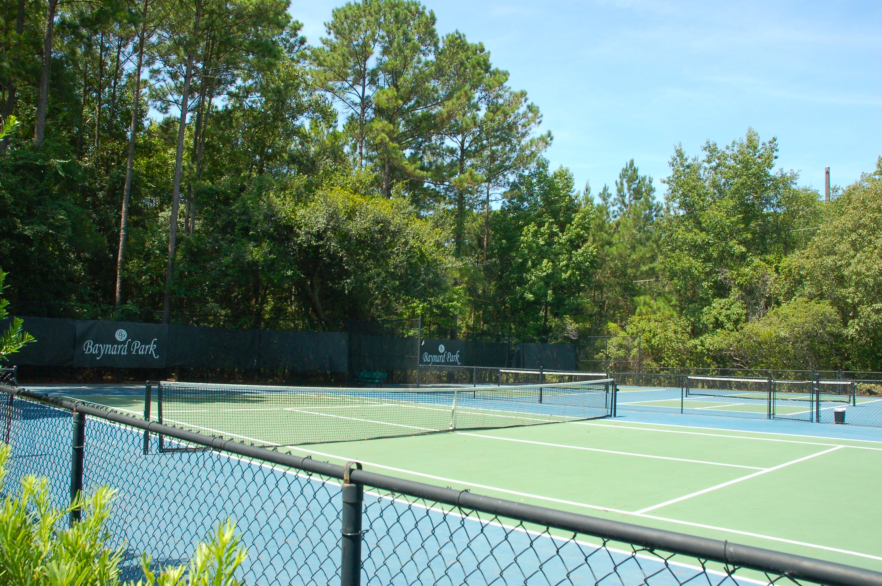 Tennis and pickleball courts at Baynard Park in Bluffton, SC