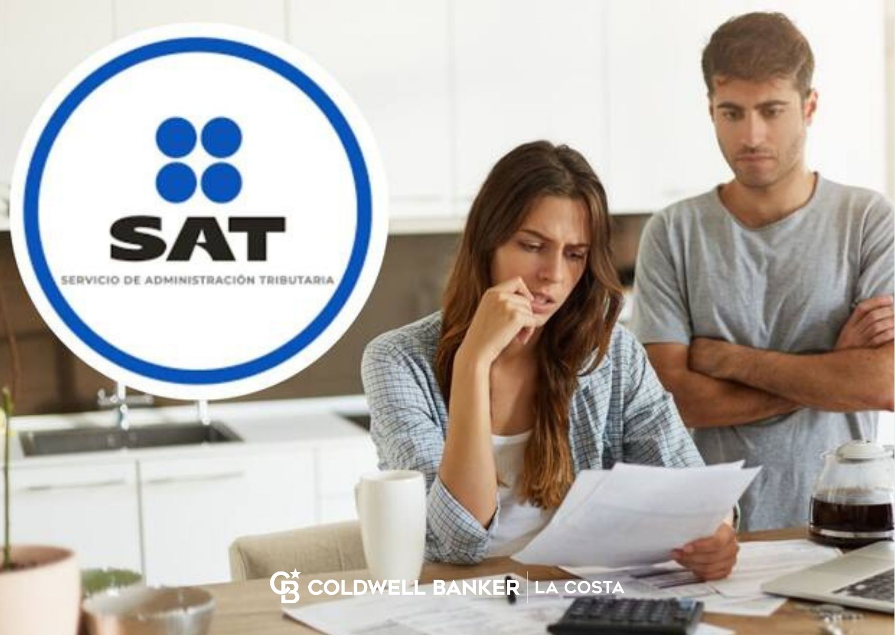 Propietario extranjero revisando papeleo de registro fiscal RFC y SAT en Puerto Vallarta