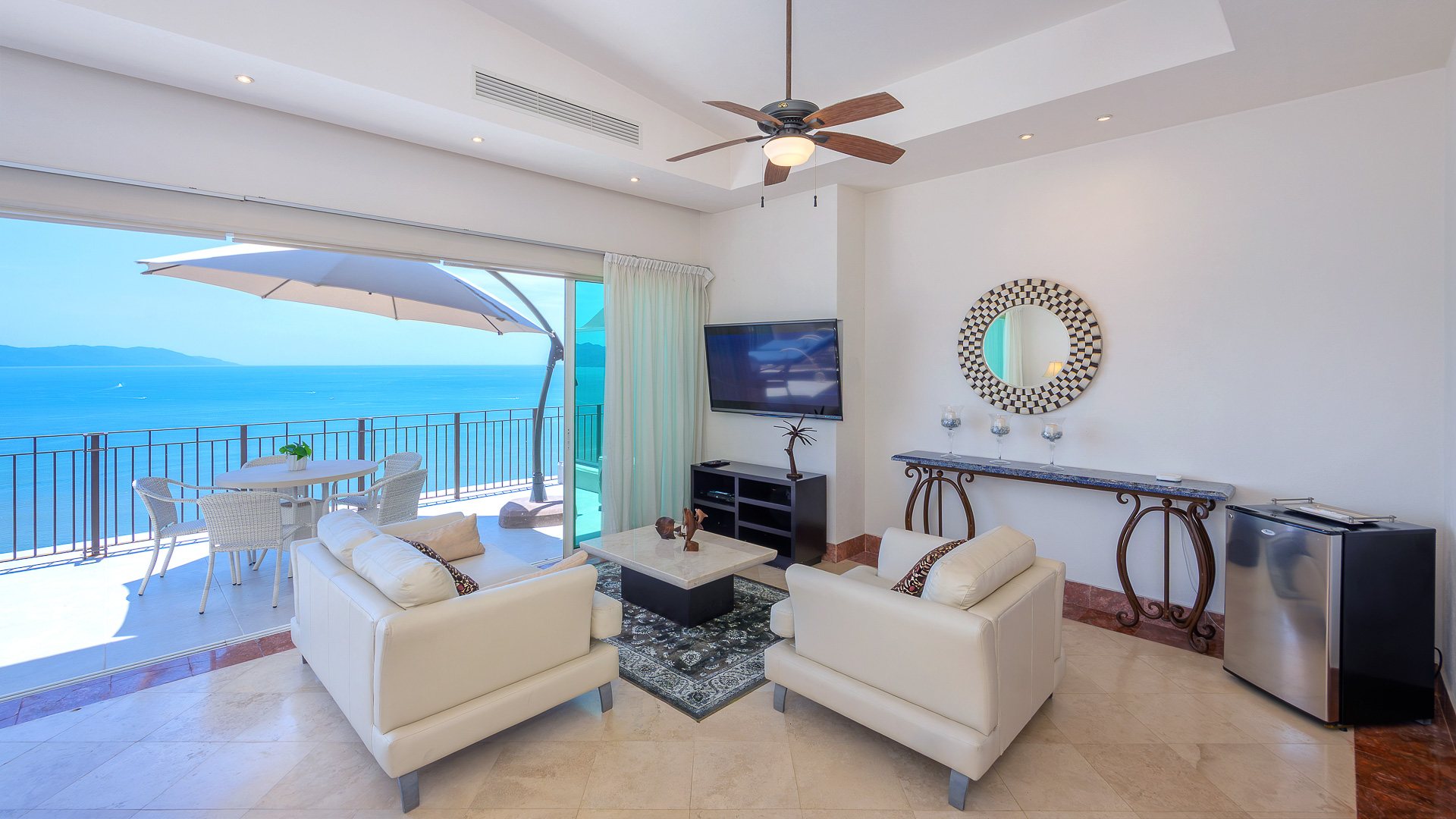 Primary suite sitting area facing the bay