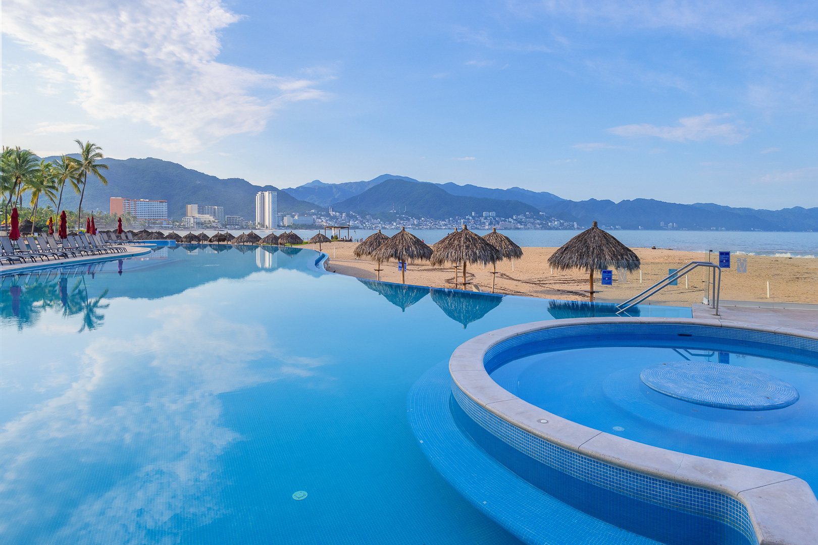 Grand Venetian pool and jacuzzi facing the bay