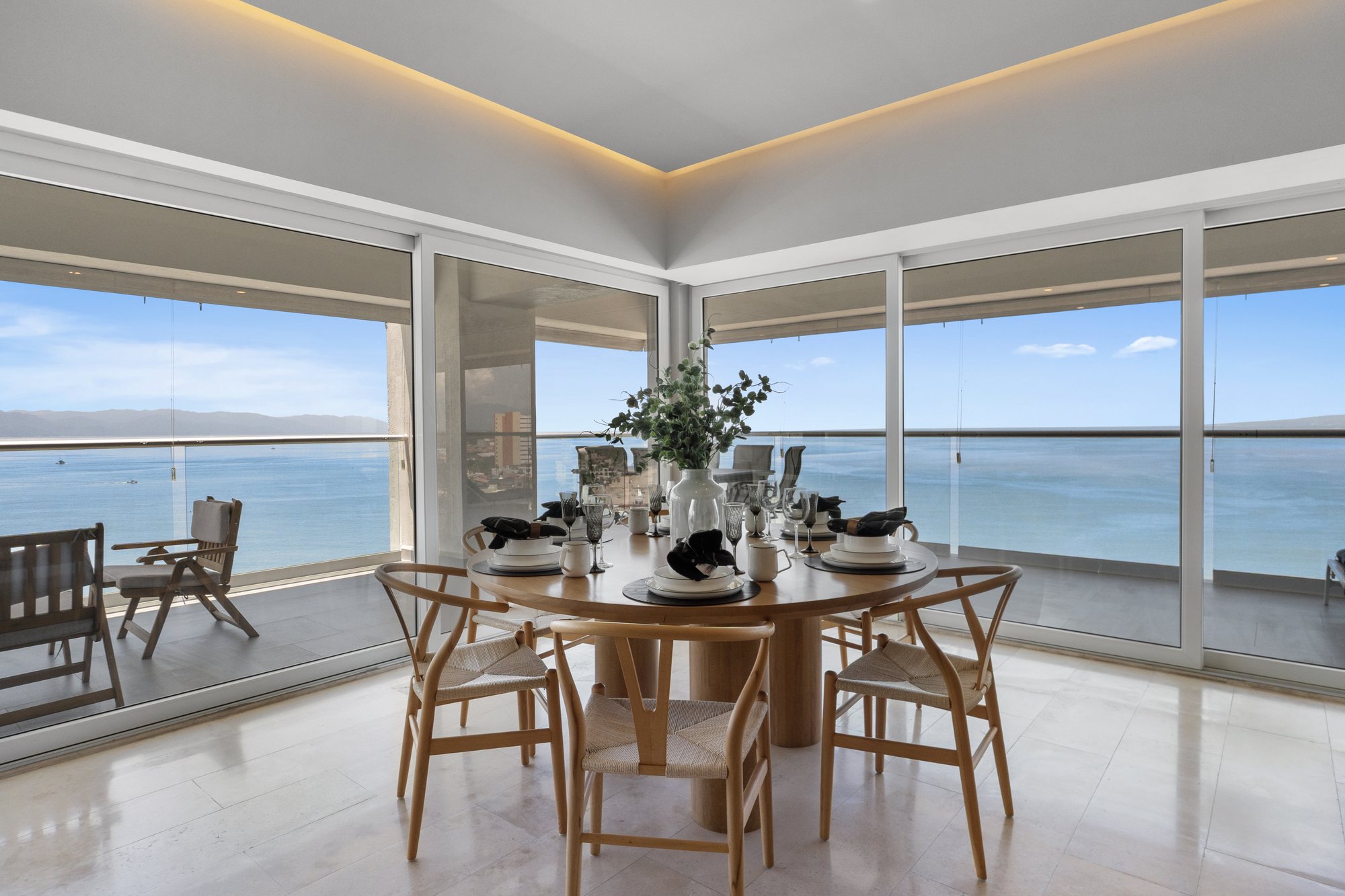 Comedor frente a la bahía