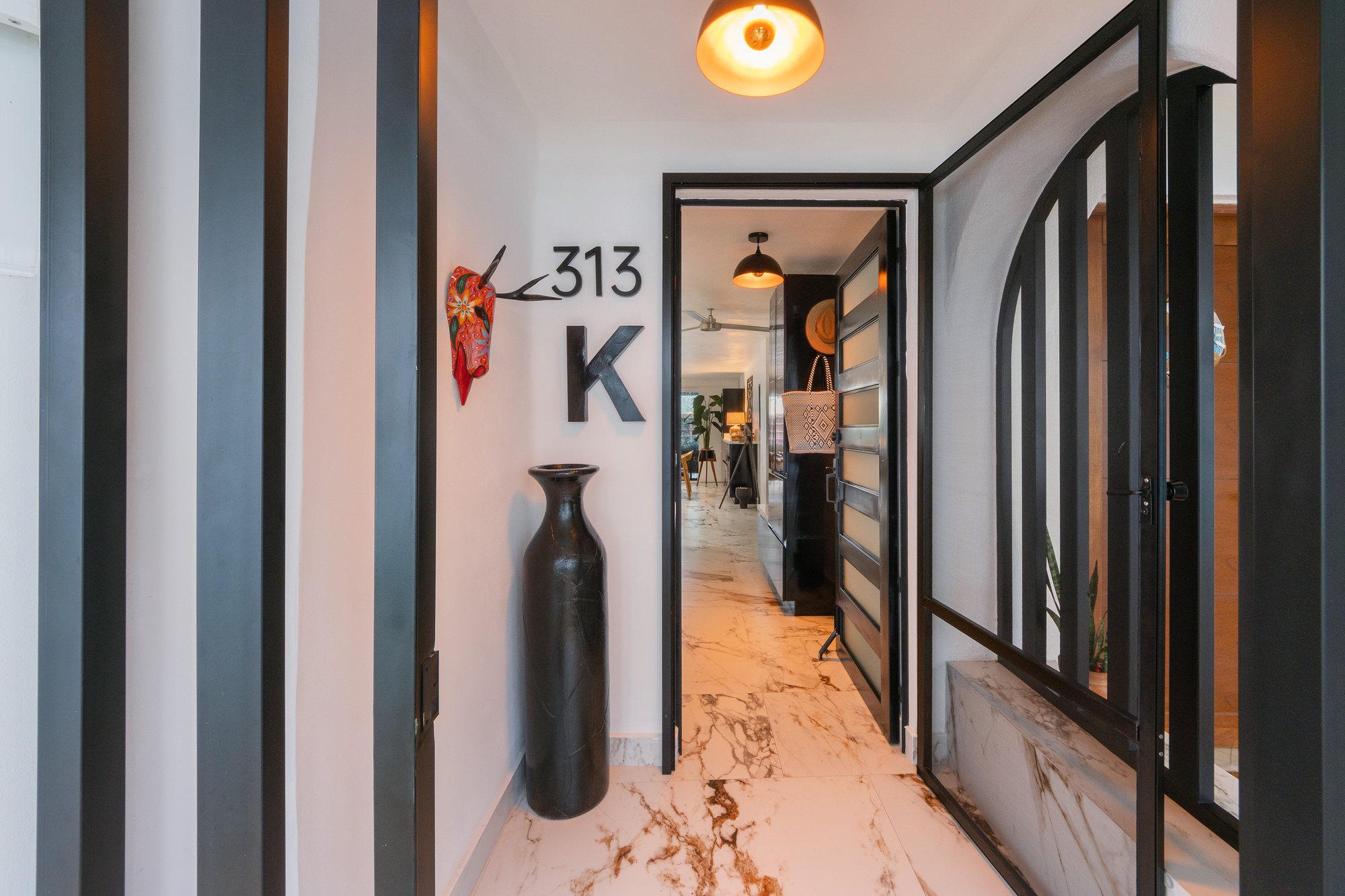 Entrada a la residencia 313