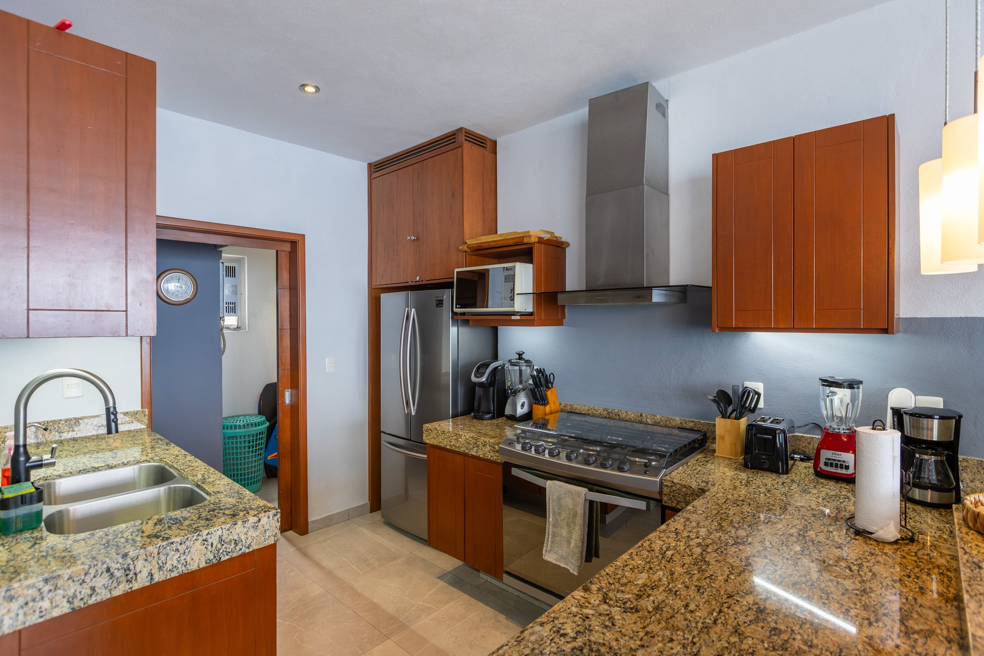 Kitchen sink and range