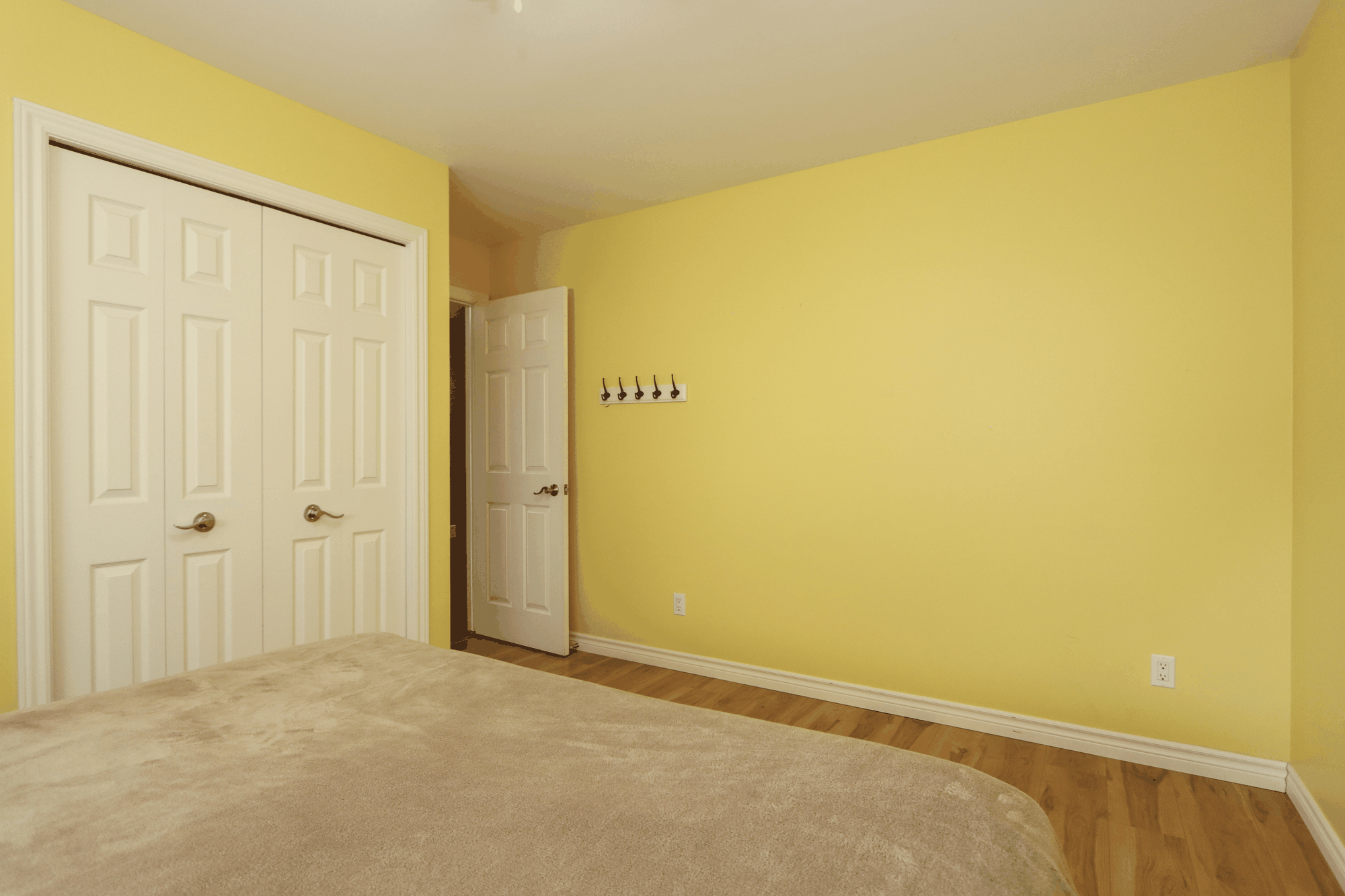 151G2 Beach Road property photograph 2 in everyday living spaces