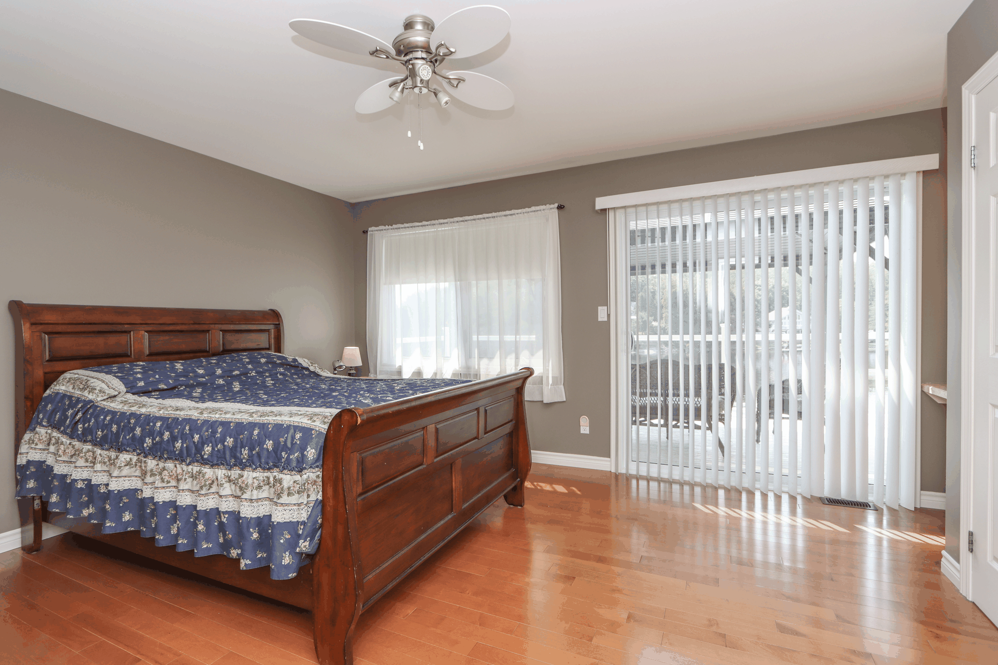 151G2 Beach Road property photograph 3 in everyday living spaces