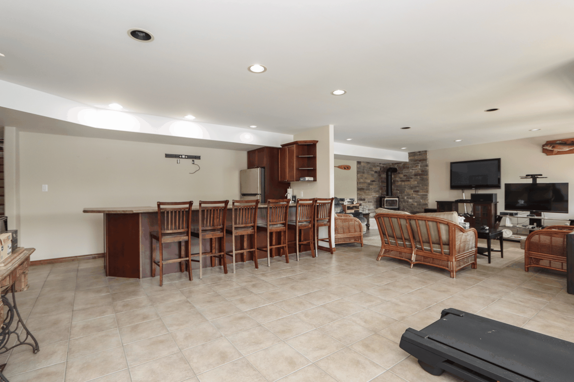 151G2 Beach Road property photograph 2 in private spaces and details