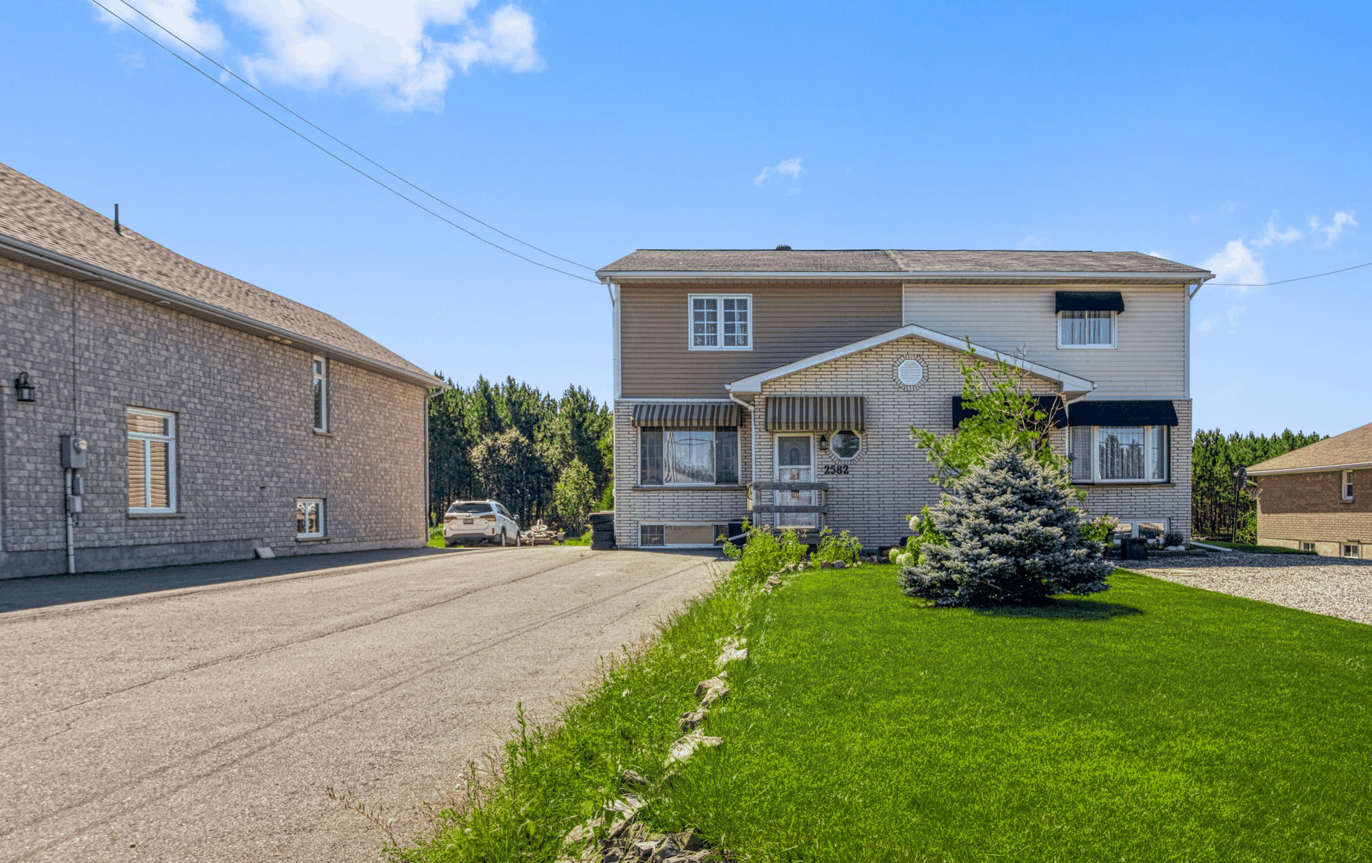Front exterior of 2582 Falconbridge Road