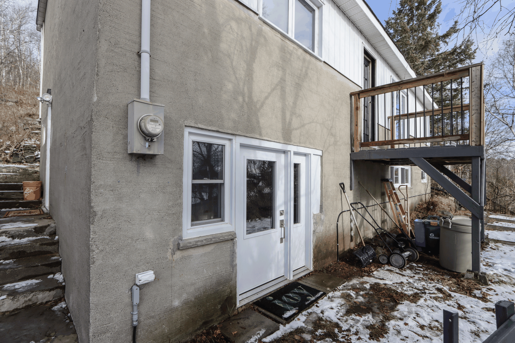 806 Lonsdale Avenue property photograph 1 in private spaces and details