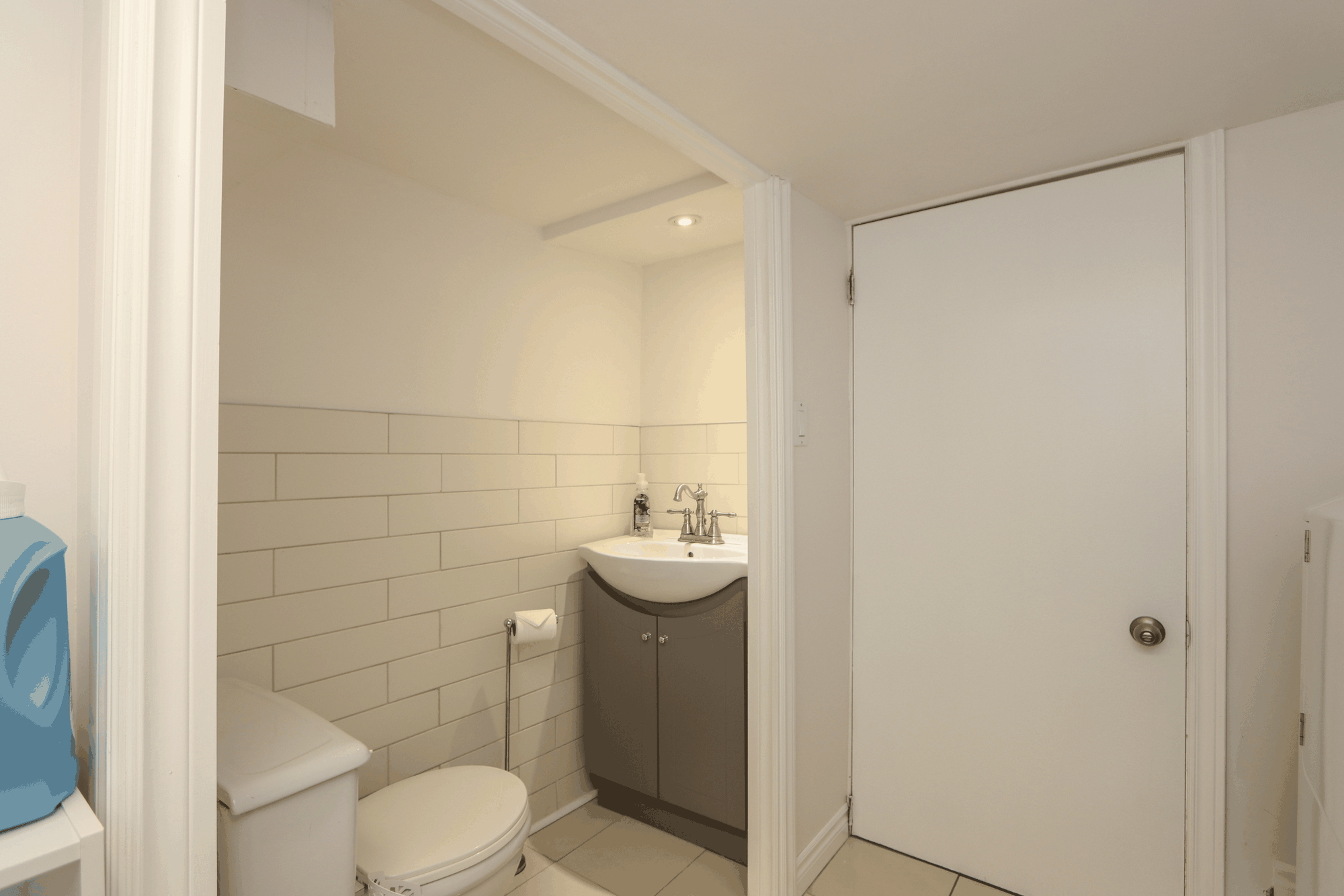 806 Lonsdale Avenue property photograph 3 in private spaces and details