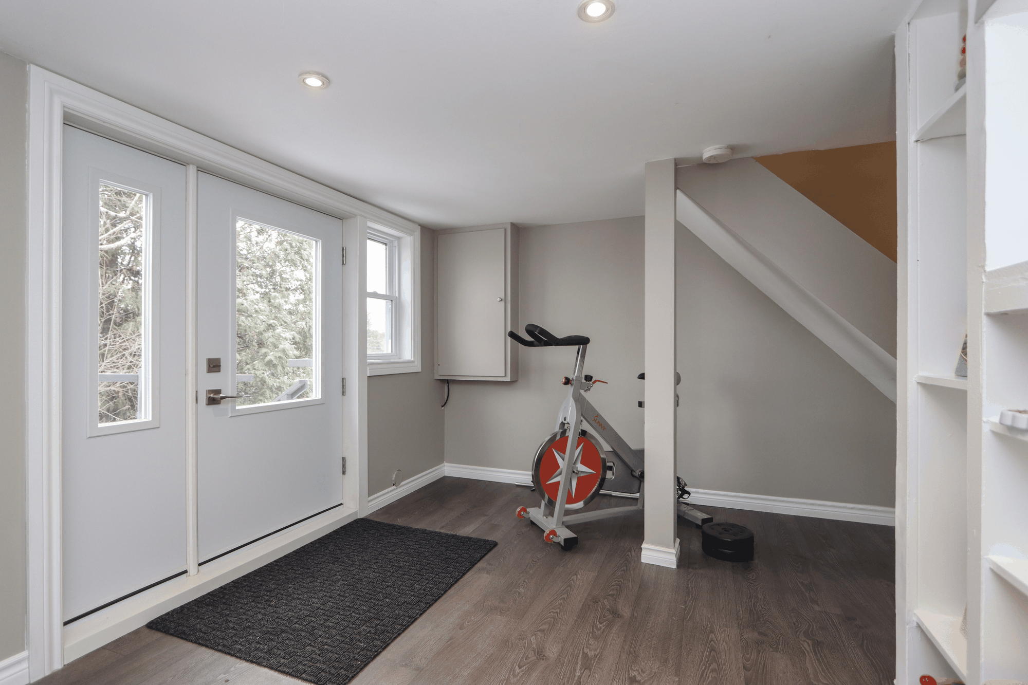 806 Lonsdale Avenue property photograph 5 in private spaces and details