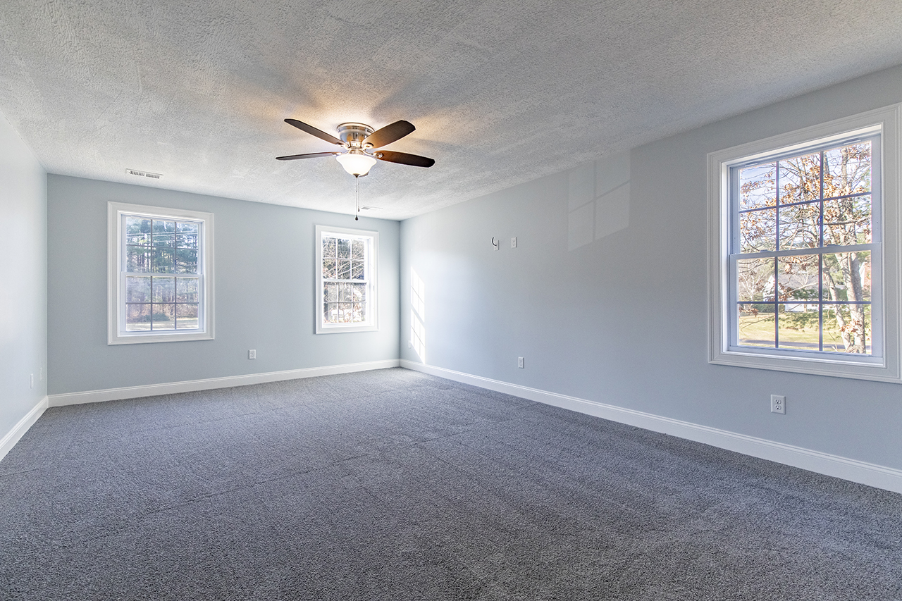 86 School St, Chelmsford MA