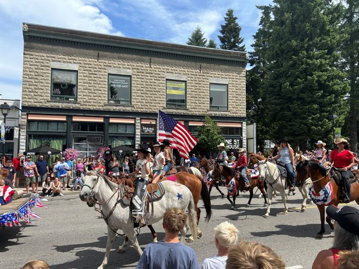 spirit lake parade