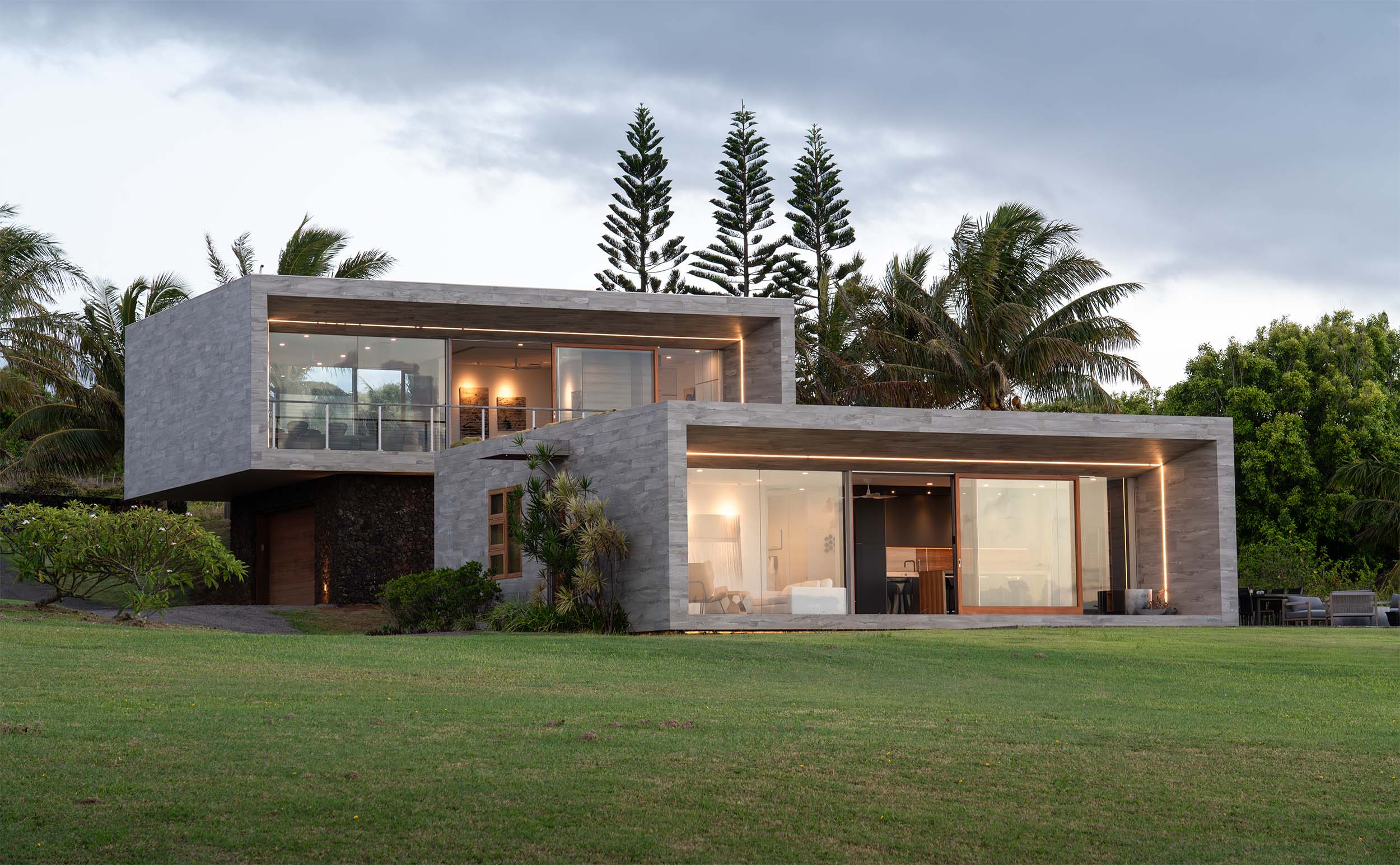 Buy a luxury Maui property