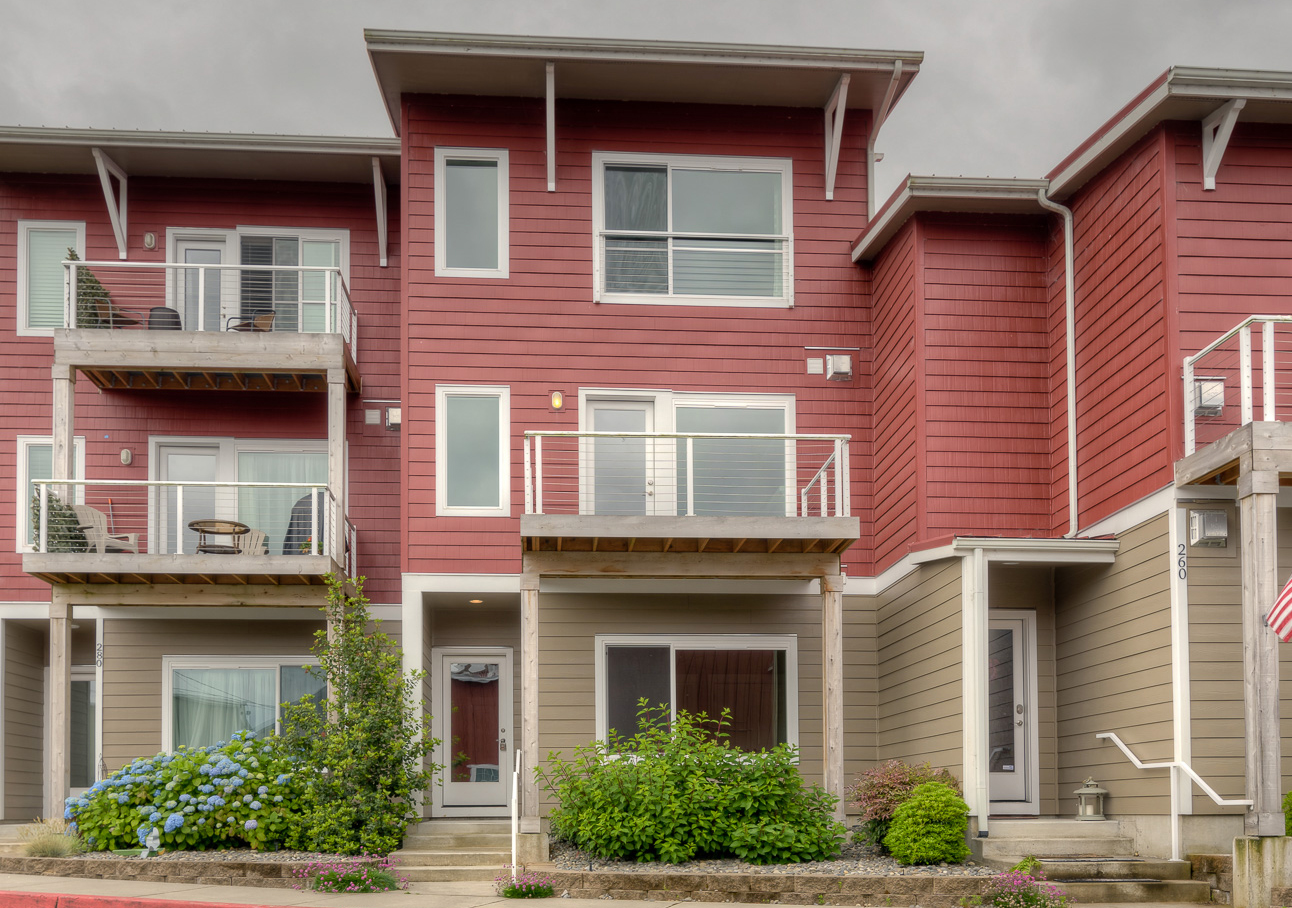 270 Maritime LN, Astoria, OR 97103