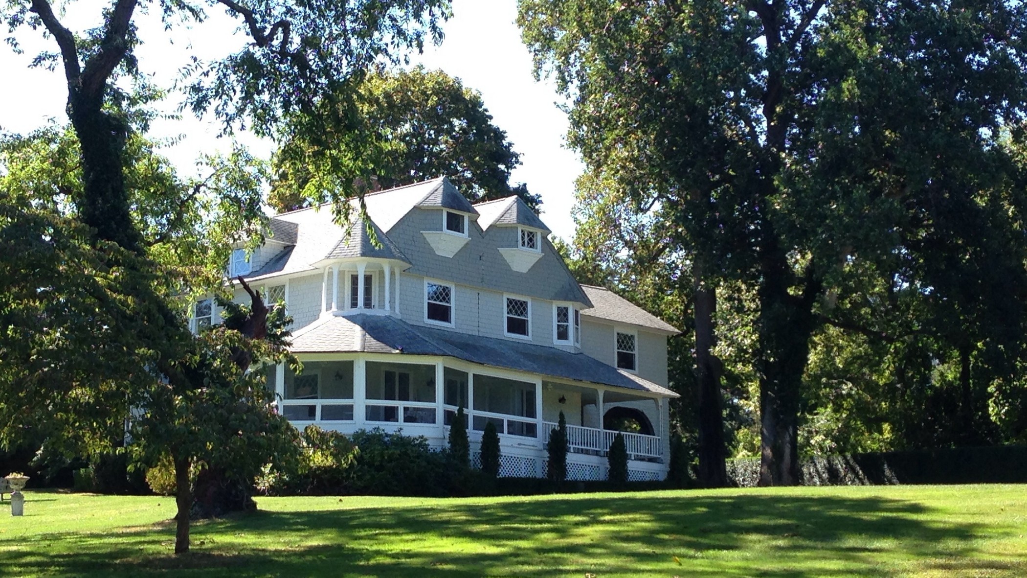 Historic home and lawn in Huntington's Bay Crest Historic District