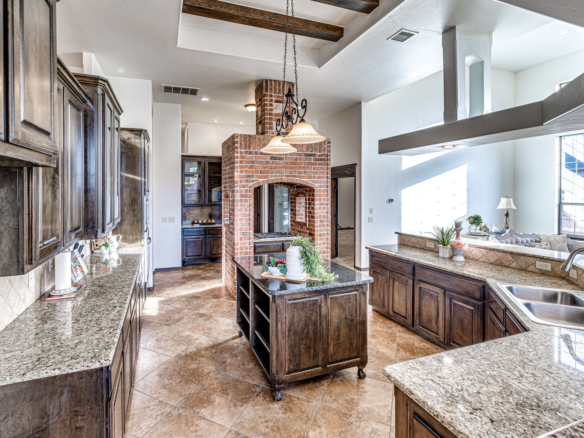 Thornhill home for sale in Edmond OK - brick arch cooktop
