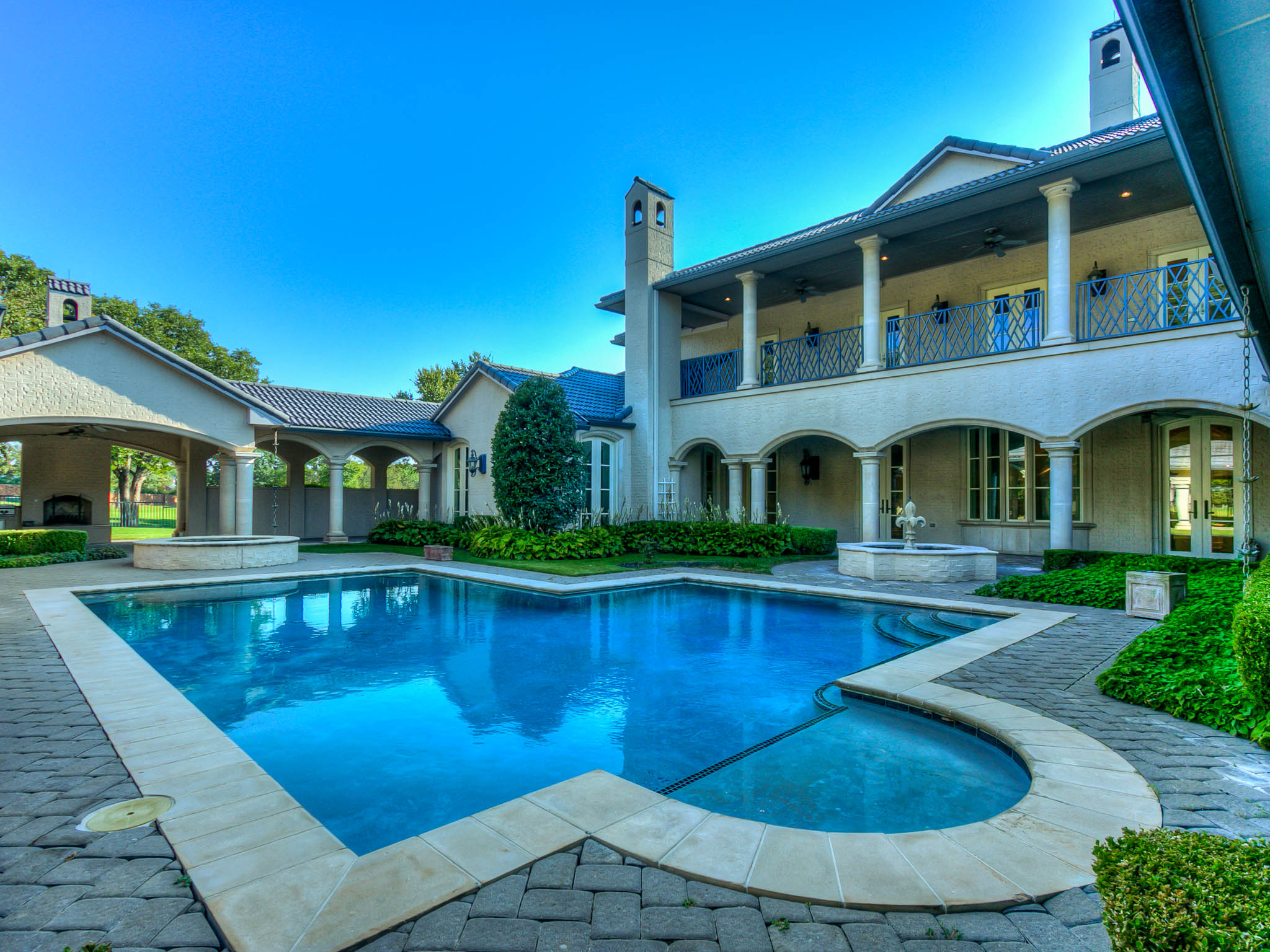 Home in Oak Tree