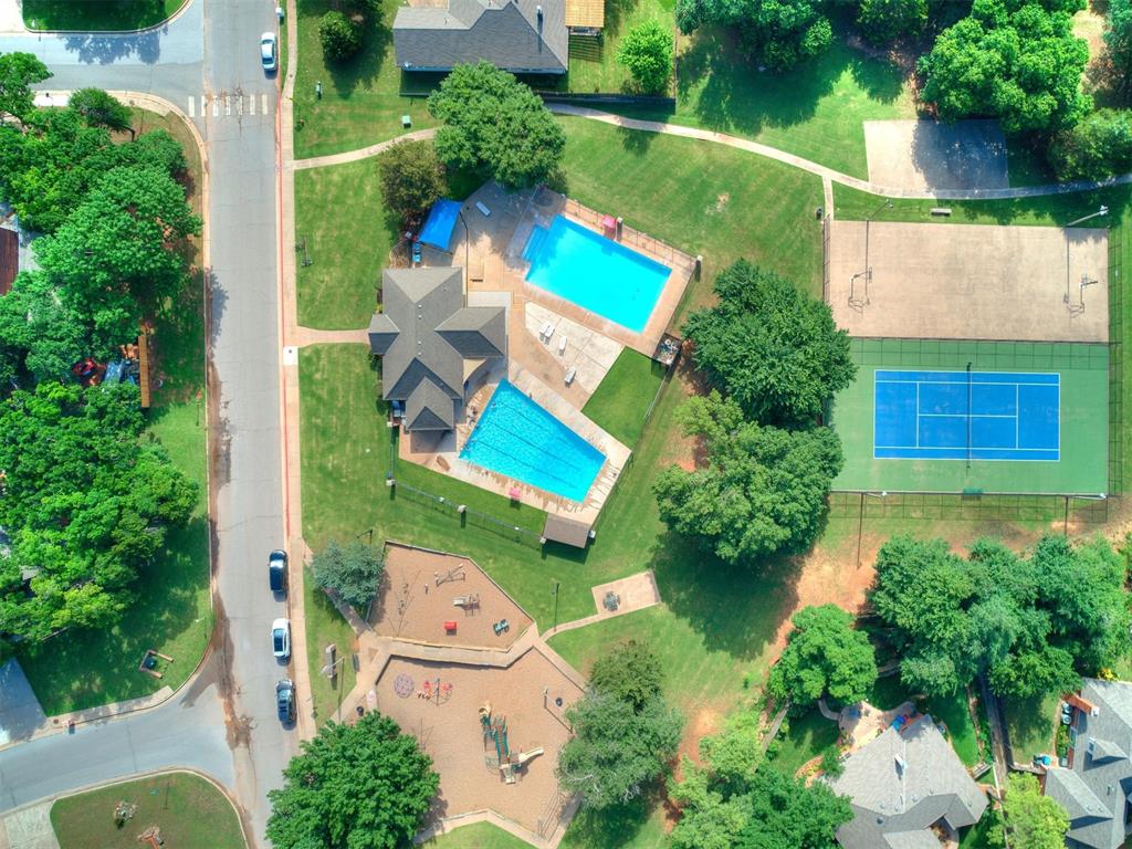 Chimney Hill of Edmond OK - neighborhood pools
