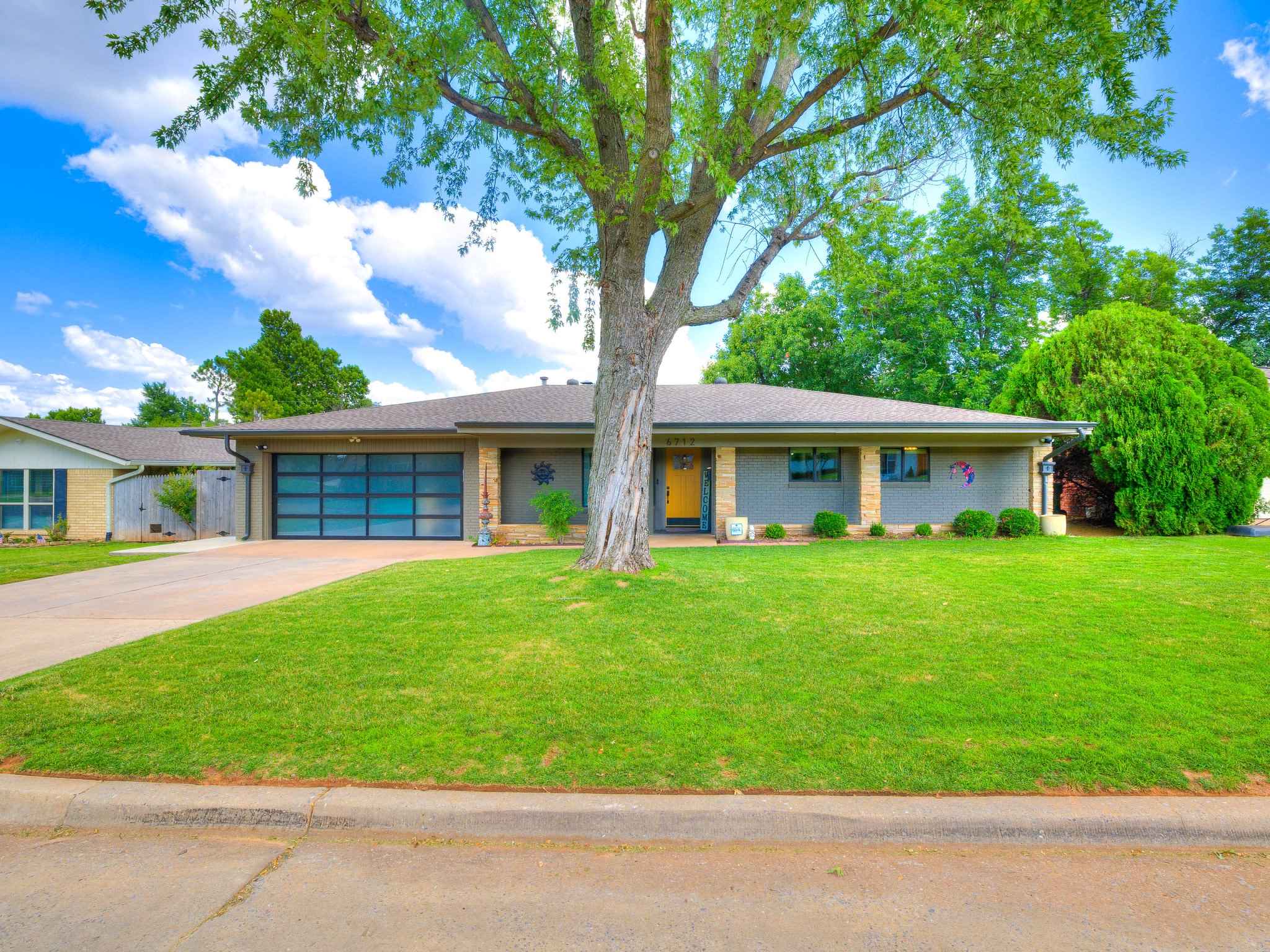 Home for sale in Edgewater Lakepointe of OKC