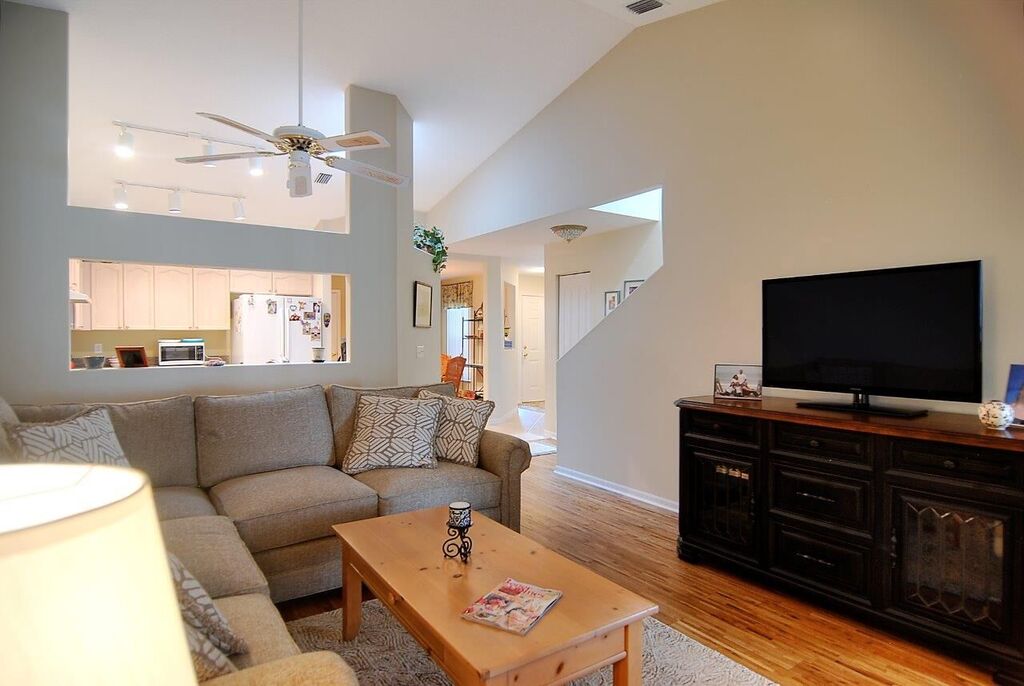 Open floor plan, dramatic vaulted ceilings