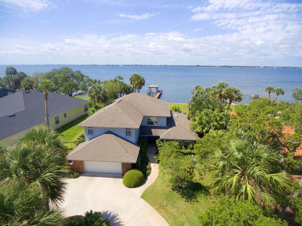 Melbourne Beach, FL Real Estate: JUST REDUCED BY $100,000! Melbourne Beach Direct Riverfront Estate