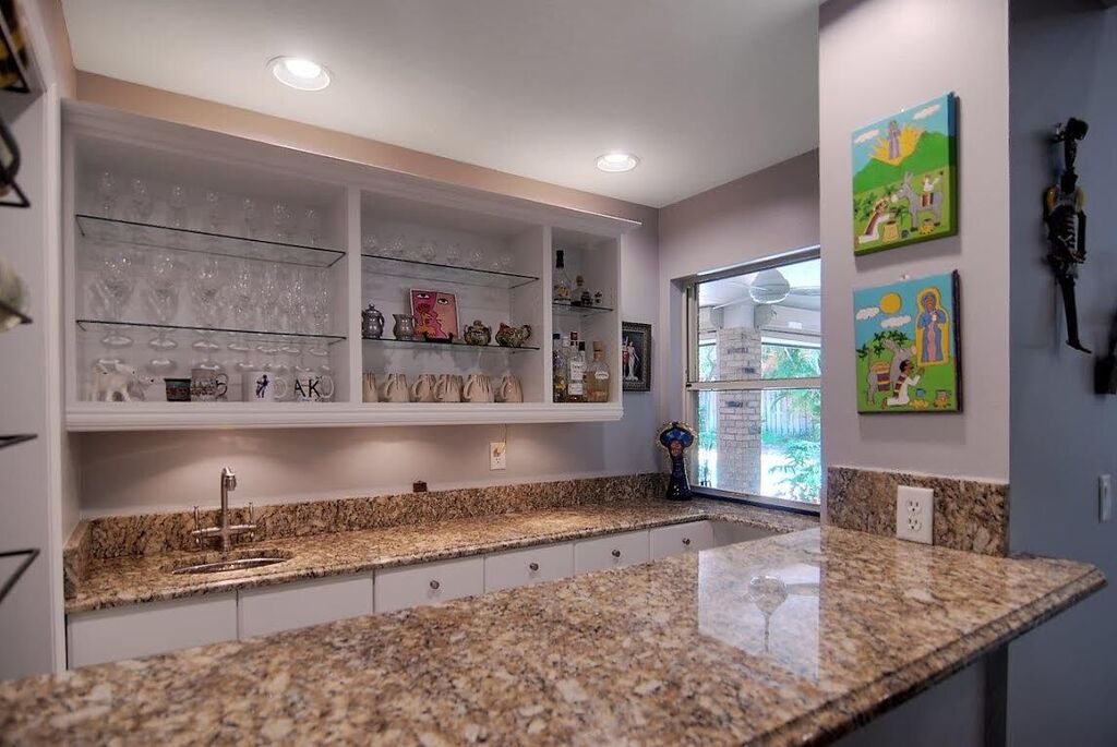 Coffee Bar/Wet Bar, Great for Entertaining!