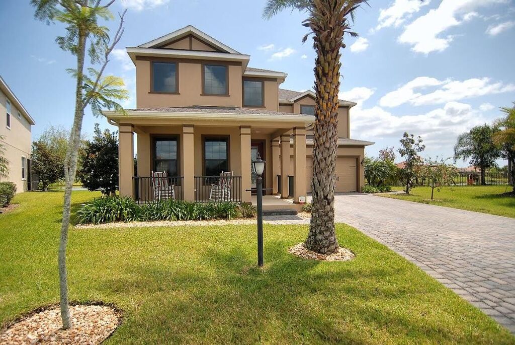 Viera, FL Real Estate: Just Listed and Already Under Contract! Lakefront Pool Home in Daintree, Viera