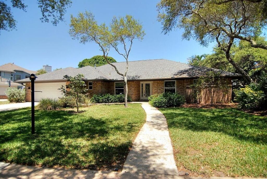 Indialantic, FL Real Estate: Just Listed in the Gated Community of The Sanctuary, Indialantic
