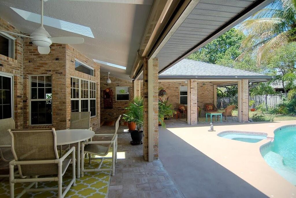 Large Covered Lani Overlooking the Pool