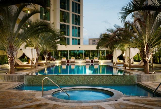 Allure Waikiki condo and pool area