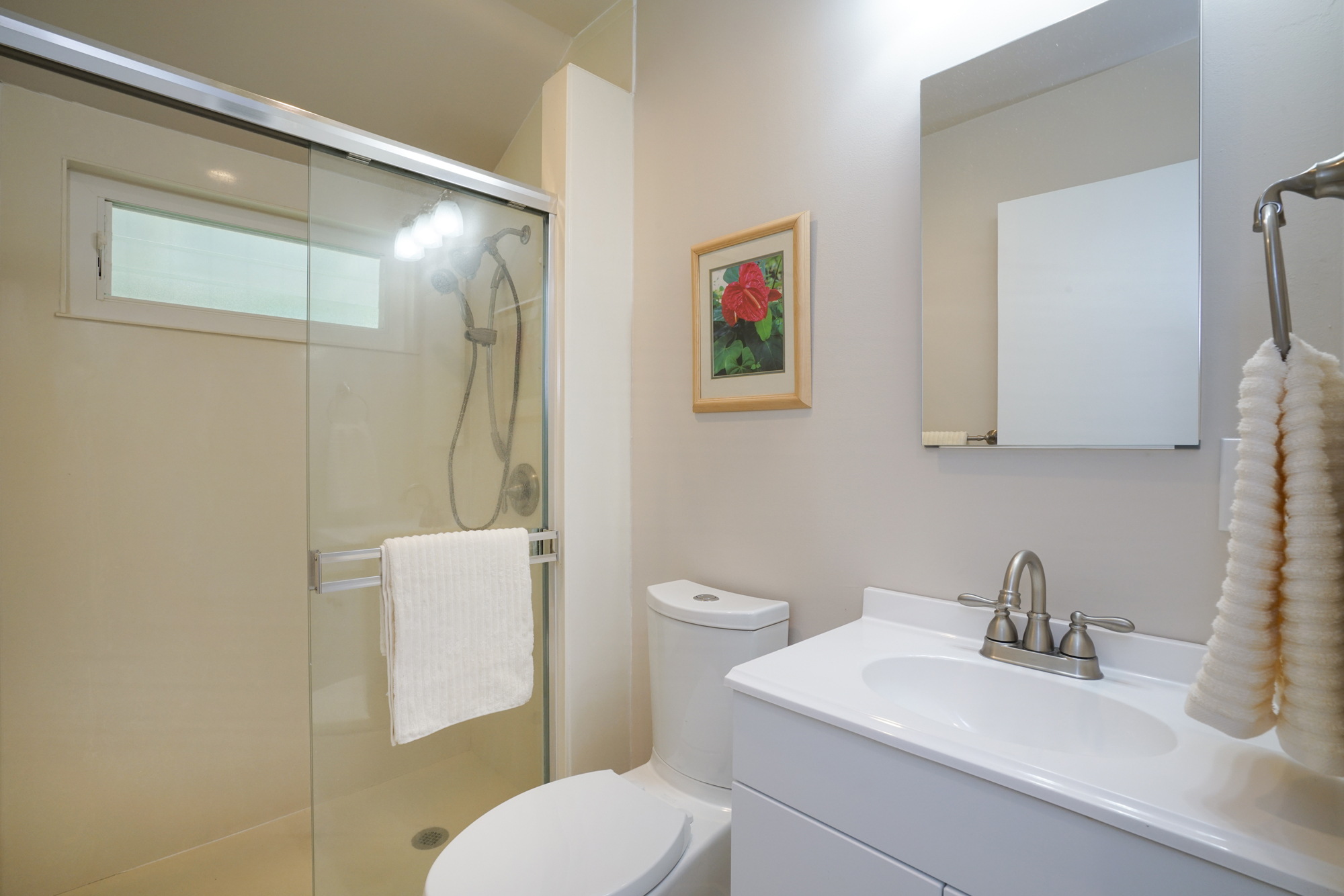 Aukai Ave Bathroom 