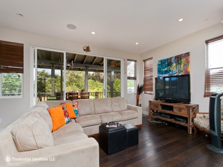 Haleiwa Road Living room 
