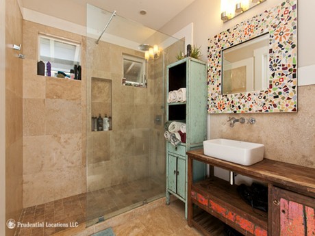 Haleiwa Road Bathroom 