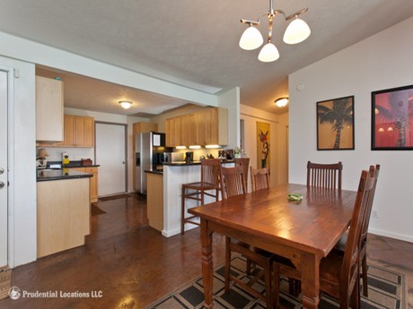 Hoomana Place Dining Room & Kitchen