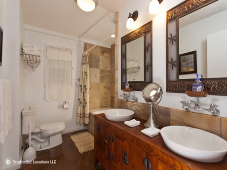 Hoomana Place Bathroom