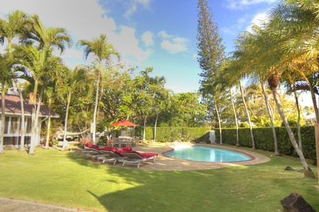 poolside oasis in mokapu area
