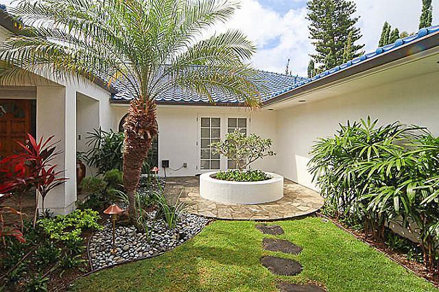 Portlock Road Tropical Garden Area