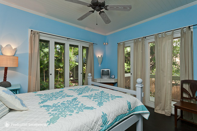 Royal Circle Garden View Bedroom 