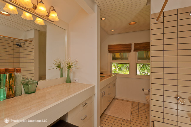 Royal Circle Master Bathroom 