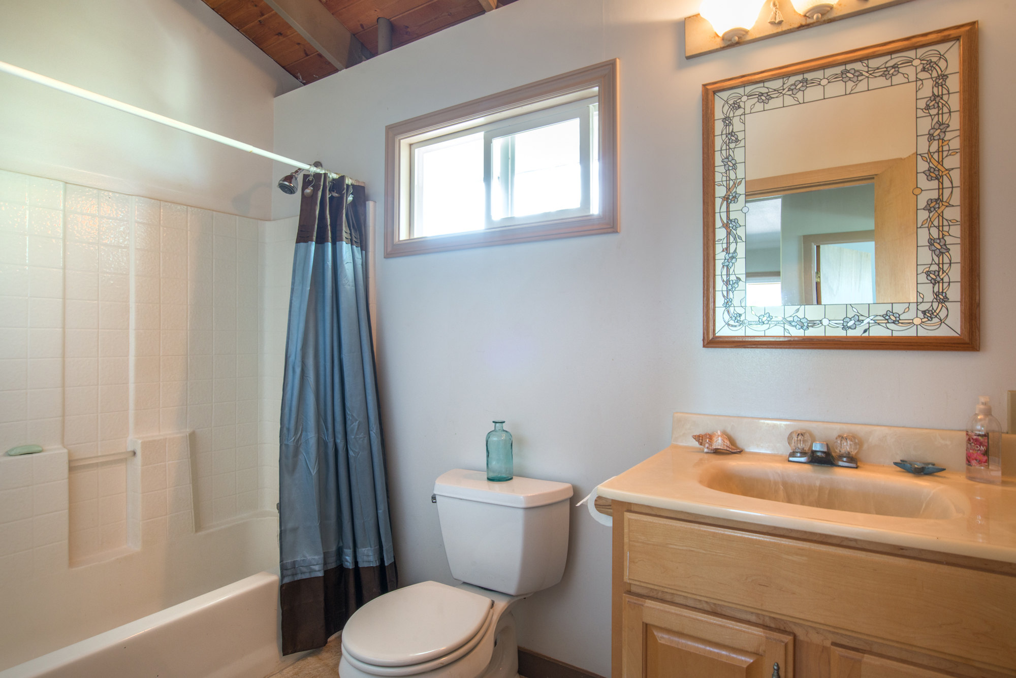 Crozier Drive bathroom 