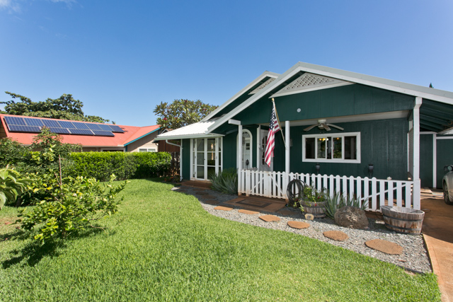 Waialua Beach Rd Exterior 