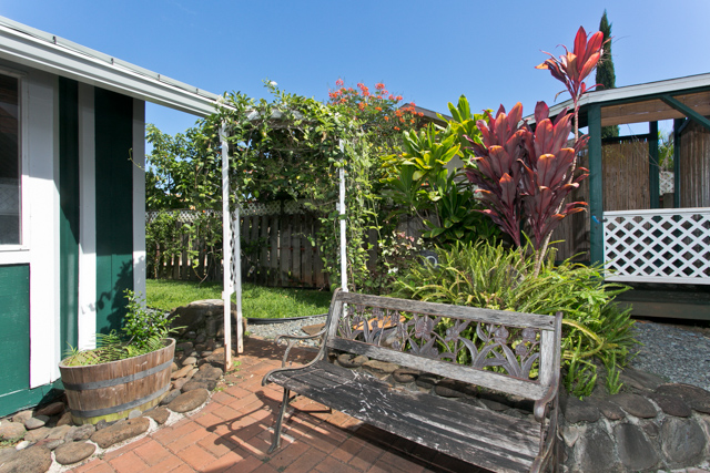 Waialua Bach Road Exterior 
